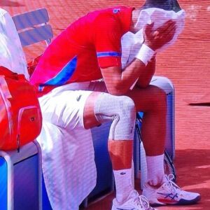 Danica Maksimović Instagram - Najveći ikada! Naš Noleee...! @djokernole
ŠAMPION I PONOS!❤️👑🇷🇸🏅🙏
#olympics2024

(morala sam ponovo da objavim, IG me je blokirao zbog snimka koji sam postavila)