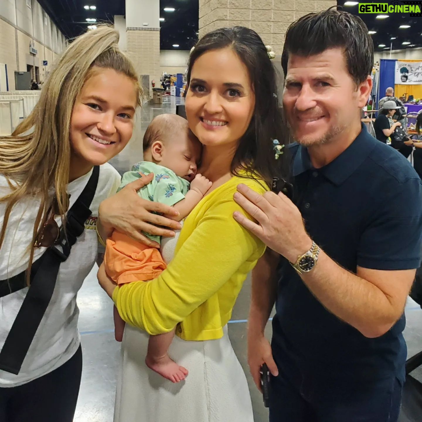 Danica McKellar - 81.2K Likes - Wanna feel old? My Wonder Years co-star @jason.hervey (Wayne Arnold) is a GRANDPA! 😁 And ooooh my goodness his grandson Shia is BEYOND precious!! And what an amazing shot of Jason & @realdanlauria (swipe for it), right? 🤗 I guess he's that baby's TV great-grandfather?? 😁 Family vibes all around!
After the convention was over today, his wonderful mother (Jason's daughter) let me hold him - he was crying when I got him but I was able to lull him to sleep almost immediately - a trick I learned when Draco was 4 weeks old. 🥰
Swipe to the end for a video of me describing this fail-prood method for comforting crying babies!! 🙏🤗