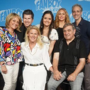 Danica McKellar Instagram - Our official group Wonder Years shot from Day 1 of @fanboy_expo ! What a great day already, and we still have our panel coming up in a few minutes. 🤗
.
.
I would say, will somebody please ask @realdanlauria to smile 😅, but look at those pearly whites as soon as my mom joined the picture! (Swipe) And how cute are Dan & Alley, holding hands?? 🥰
.
.
More to come!!