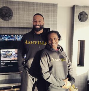 Daniel Ashville Instagram - A Merry @thisisashville Christmas from Mummsy and I