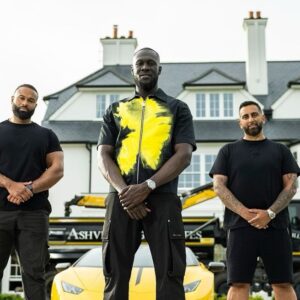 Daniel Ashville Instagram - “The men in your vids….. Back up dancers”
.
#mmmdi #stormzy #backupdancers #melmademedoit #yiannimize #ashville #yianni