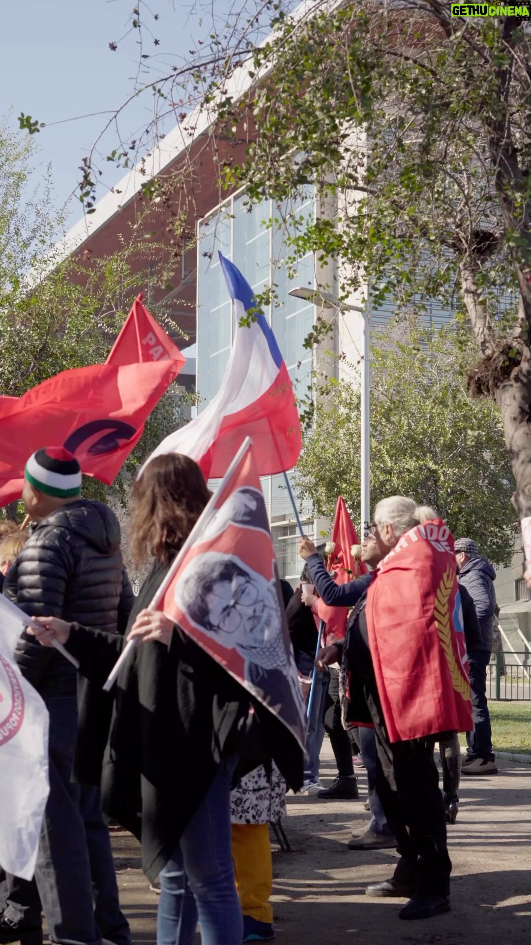 Daniel Jadue - 2.8K Likes - Nuestro alcalde, amigo y compañero @danieljaduejadue lleva 72 injustamente detenido. Seguimos desplegando acciones de solidaridad en todo el país y el mundo, no descansaremos hasta tenerlo de vuelta con nosotros para seguir profundizando su legado como el primer alcalde en poner las instituciones al servicio de la gente. Súmate y segura ¡#JADUELIBRE! ♥️✌🏼