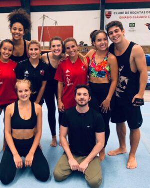 Daniel Rangel Instagram - Aproveitando o clima olímpico pra lembrar dos meus tempos de ginasta, quatro anos já… como passa rápido! Máximo respeito e admiração pelos nossos atletas que tão enchendo a gente de orgulho. Quem não tá se emocionando vendo as olimpíadas tá maluco pô 🤸🏻‍♂️🏆🇧🇷🥇