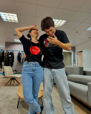Daniel Rangel Instagram - Hoje é dia dessa parceira incrível que eu tive a sorte de ganhar nesse trabalho e vou levar pra vida! Parabéns minha amiga, que esse novo ciclo te traga ainda mais coisas boas, mais sucesso, mais saúde, mais trabalhos e mais amor! Seu coração é gigante, você merece o mundo! Tá sendo uma honra e uma alegria imensa trilhar essa jornada com você! Obrigado pela troca dentro e fora de cena, pelas crises de riso diárias e por todo o resto! Feliz aniversário, lov u 💛