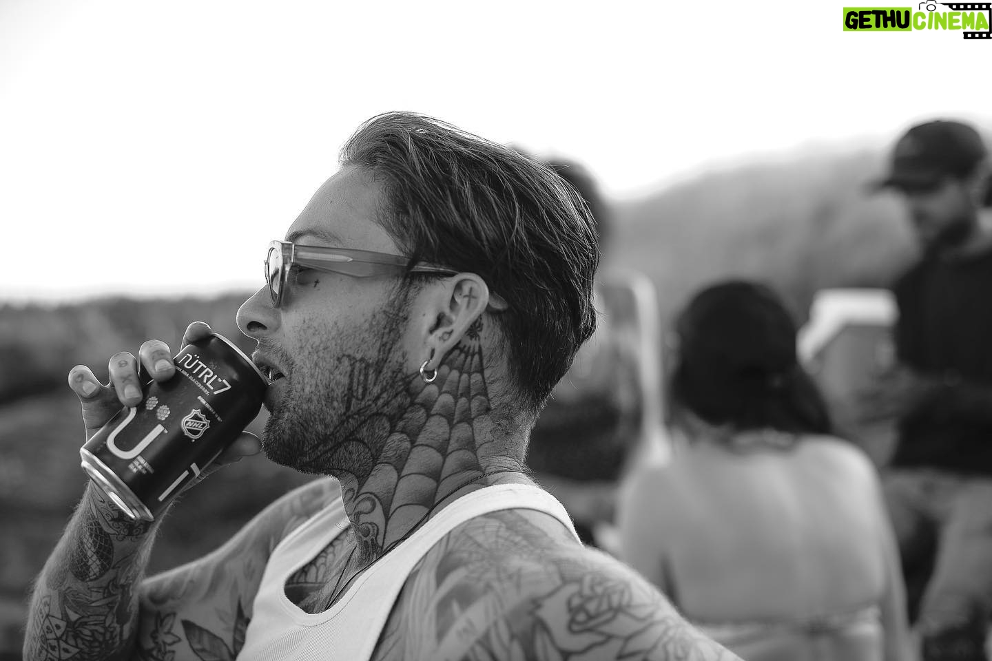 Daniel Snooks - 2.2K Likes - Hornby island last summer.
📷 @johnny_williams_