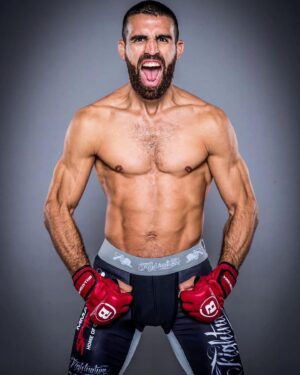 Daniel Weichel Instagram - Ein großes Dankeschön an meinen langjährigen Sponsor Fightnature @kwon_kg für die grossartige Unterstützung während meiner MMA Karriere. 
Und für alle die Freude an Kampfsport haben, kann ich das Equipment von @kwon_kg nur empfehlen. Top Ausrüstung & Top Qualität 👊🏼