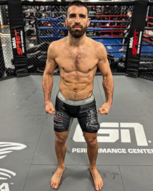 Daniel Weichel Instagram - Jiu Jitsu, No Gi oder MMA #FIGHTNATURE @kwon_kg hat alles und mit meinem Code || daniel10 || bekommt ihr 10% Rabatt auf eure Bestellung ✊🏼 #werbung #kwon #mma #jiujitsu