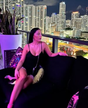 Daniela Aránguiz Instagram - Un lugar mágico con una vista hermosa en el piso 22 pero lo más espectacular fue la compañía y el Fotografo🥰