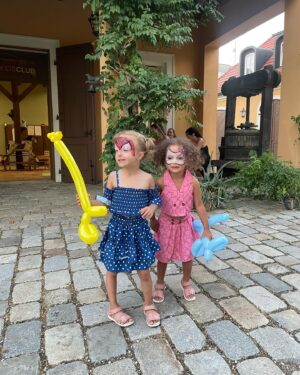 Daniela Nízlová Instagram - Krasny vikend v @chateau_bela  s nasou skvelou rodinkou ❤️❤️ Dakujeme za pozvanie a urcite sa este vratime na toto carovne miesto🫶🏼