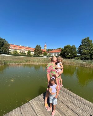 Daniela Nízlová Instagram - Krasny vikend v @chateau_bela  s nasou skvelou rodinkou ❤️❤️ Dakujeme za pozvanie a urcite sa este vratime na toto carovne miesto🫶🏼