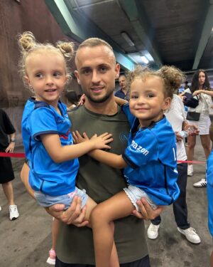 Daniela Nízlová Instagram - FORZA NAPOLI⚽️💪🏼 @stanleylobotka37 @officialsscnapoli @twiinsmusic @veronikatwiins
