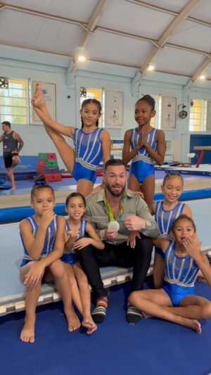 Daniele Hypólito Instagram - O sonho sempre é possível! 
Mas precisamos incentivar sempre! 
HYPOLITINHAS ativar.
E elas que esse ano foram assistir a Rebeca competir no troféu Brasil, realizando sonho! E serão daqui uns anos nosso futuro.
