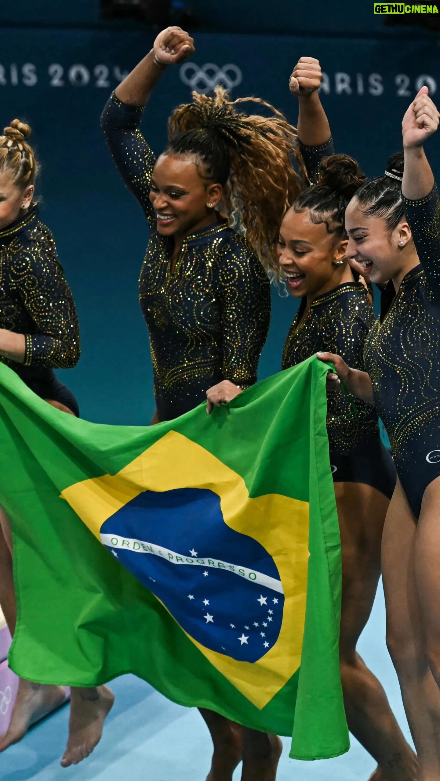 Daniele Hypólito - 7.9K Likes - HOJE PARIS VAI VIRAR BAILE🇧🇷🏆✨
Nossas gigantes comemorando ao som da voz do povo brasileiro em Paris ✨
#olimpíadasdeparis2024
Créditos: @timebrasil