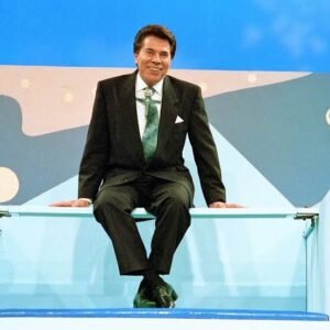 Daniele Hypólito Instagram - Hoje perdemos o maior comunicador da TV Brasileira Silvio Santos..... o céu está recebendo uma estrela com um sorriso marcante.
Tive a oportunidade de participar do show do milhao e conhecer de perto esse ícone da televisão, que começou sua história como muitos brasileiros e criou seu próprio mundo da TV e deixa um legado incrível.

Que Deus conforte o coração de toda família Abravanel , amigos e todos que não perdiam um programa Silvio Santos. 
Eu não perco um programa Silvio Santos até hoje.