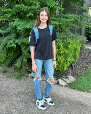 Danielle Busby Instagram - Blaykes LAST First Day in middle school, HELLO 8th Grade! And HELLO 4th Grade for my quintuplets: Ava, Olivia, Hazel, Riley & Parker Kate 🤍 They all said they had a great first day and I was so happy to hear that. Now, time to kick life back into routine and alarms ⏰ 😂 #firstdayofschool #sisters 
#itsabuzzworld #outdaughtered #graesonbee #graesonbeeboutique