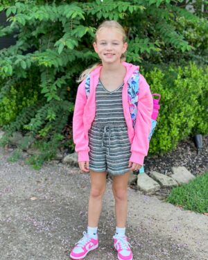 Danielle Busby Instagram - Blaykes LAST First Day in middle school, HELLO 8th Grade! And HELLO 4th Grade for my quintuplets: Ava, Olivia, Hazel, Riley & Parker Kate 🤍 They all said they had a great first day and I was so happy to hear that. Now, time to kick life back into routine and alarms ⏰ 😂 #firstdayofschool #sisters 
#itsabuzzworld #outdaughtered #graesonbee #graesonbeeboutique