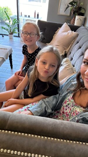 Danielle Busby Instagram - #haircuts for the Quints 💇🏼‍♀️Some trimmed and some cut, Checkout who did what 🥰
#itsabuzzworld #haircut