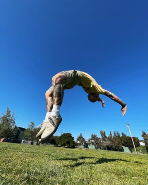 Daniil Matseychuk Instagram - Proper yoga asanas for you back 🛝🪁💙🙌🏽😘

#namaste #namaskaram #harekrishna #yoga #capoeira #danyakaratecapoeira