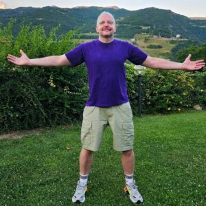 Danilo Bertazzi Instagram - Luglio. Da domani inizio la dieta. Obbiettivo: -8kg 
.
.
#motivation #obiettivi #fitnessmotivation #dietplan #july #country #countrylife