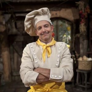 Danilo Bertazzi Instagram - Vi ricordate quando cucinavo per Re Quercia, principessa Odessa, Lupo Lucio & Co? 🍎
Buon pranzo della domenica a tutti!
.
.
#sunday #memories #melevisione #cook #tvstar #babychef #babyboy #uncleproud #chef