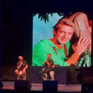 Danilo Bertazzi Instagram - Una bellissima serata!
Grazie all'organizzazione e lo staff tutto del @padovapridevillage, mi avete coccolato tantissimo!💚
E un grazie di cuore a tutti i miei bambini e bambine cresciutə che ho incontrato!