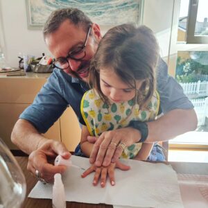 Danilo Bertazzi Instagram - .
Gli studi artistici son serviti!💅
Buona domenica a tutti da Emma e Gaia 🩷🩷
.
.
.
#happysunday #babygirl #cute #beautifulbaby #babyphotography #emma #gaia #countrylife