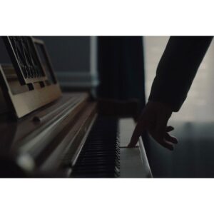 Danny Gevirtz Instagram - New music video on the channel today for @louisknight new smash ‘Burn This All Down’. Tell Louis you love him. 
-
Created by: Me
PA: @pattymcgoo 
PA: @m.j.ricciardi 
BTS: @mark_naples_ 
Location: @way_vine 
Produced in: @milanoteapp