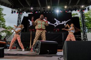 Danzal Baker Instagram - CENTRAL PARK NEW YORK CITY 🥵
What a time! Shout out to @gflip for jumping upwith me to perform My Mind together live for the very first time 👊🏾 

📸 @ian.laidlaw