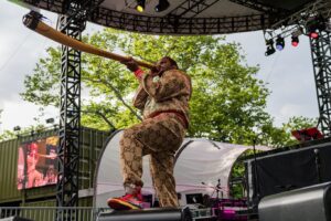 Danzal Baker Instagram - CENTRAL PARK NEW YORK CITY 🥵
What a time! Shout out to @gflip for jumping upwith me to perform My Mind together live for the very first time 👊🏾 

📸 @ian.laidlaw
