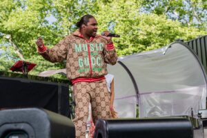 Danzal Baker Instagram - CENTRAL PARK NEW YORK CITY 🥵
What a time! Shout out to @gflip for jumping upwith me to perform My Mind together live for the very first time 👊🏾 

📸 @ian.laidlaw