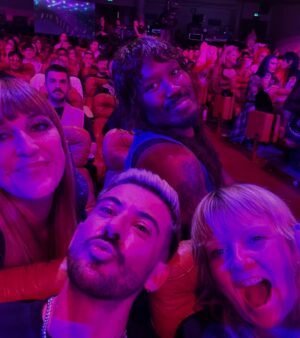 Daphné Bürki Instagram - Coulisses finale @dragrace_france saison 3 
Merci 💜
