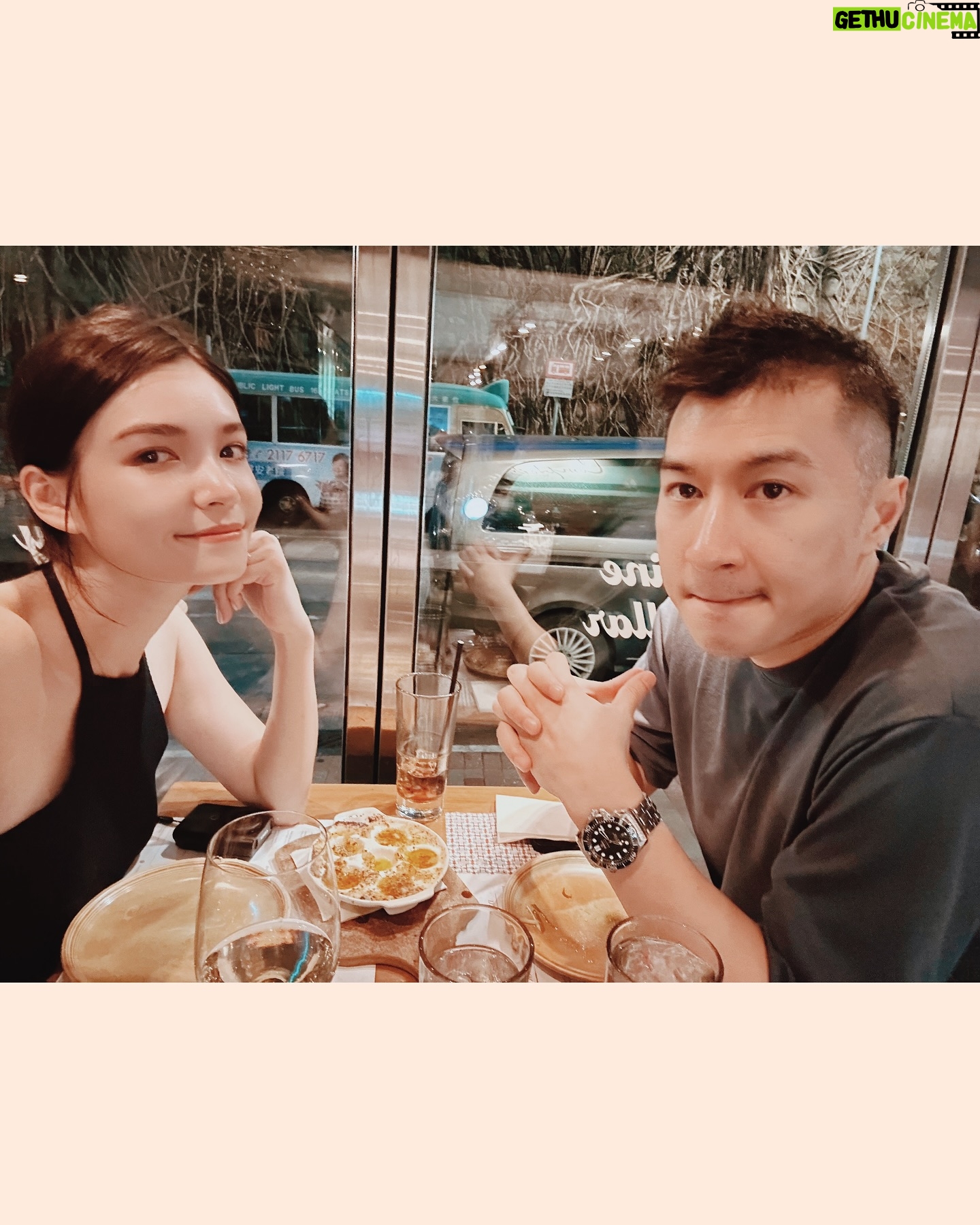 Dara Hanfman - 2K Likes - 老公七夕情人節快樂❤️
當年保羅哥是在七夕跟我告白的,說什麼還是要過一下!
決定去很紅的堅尼地拍照吃飯慶祝
看最後一張人潮勸要來的人三思~
真是網美打卡點沒開玩笑🫠
這邊也祝所有人情人節快樂,我愛大家❤️❤️❤️
衣服都是 @misshanfman