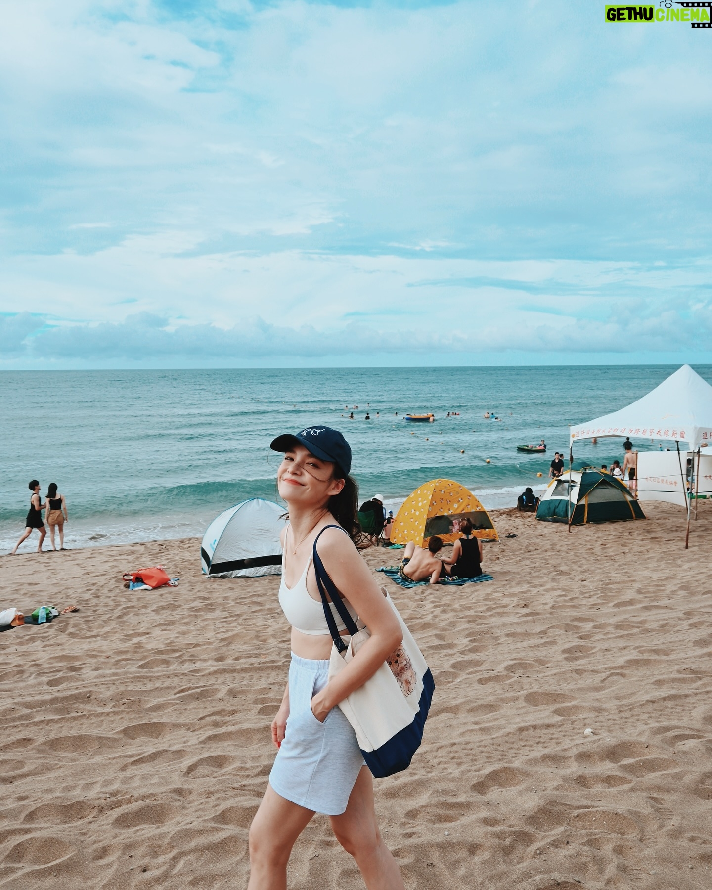 Dara Hanfman - 1.6K Likes - 謝謝白沙灣,讓我想起我其實沒有很愛夏天😍
暑假期間不管到哪都是滿滿的小孩~
實在太佩服帶孩子們夏天走戶外行程的爸媽們!
希望我的孩子比起海邊更喜歡百貨公司😌
全身的包包跟衣服自訂款都已經上架!目前500就免運!!
大家可以在 @misshanfman 買到!