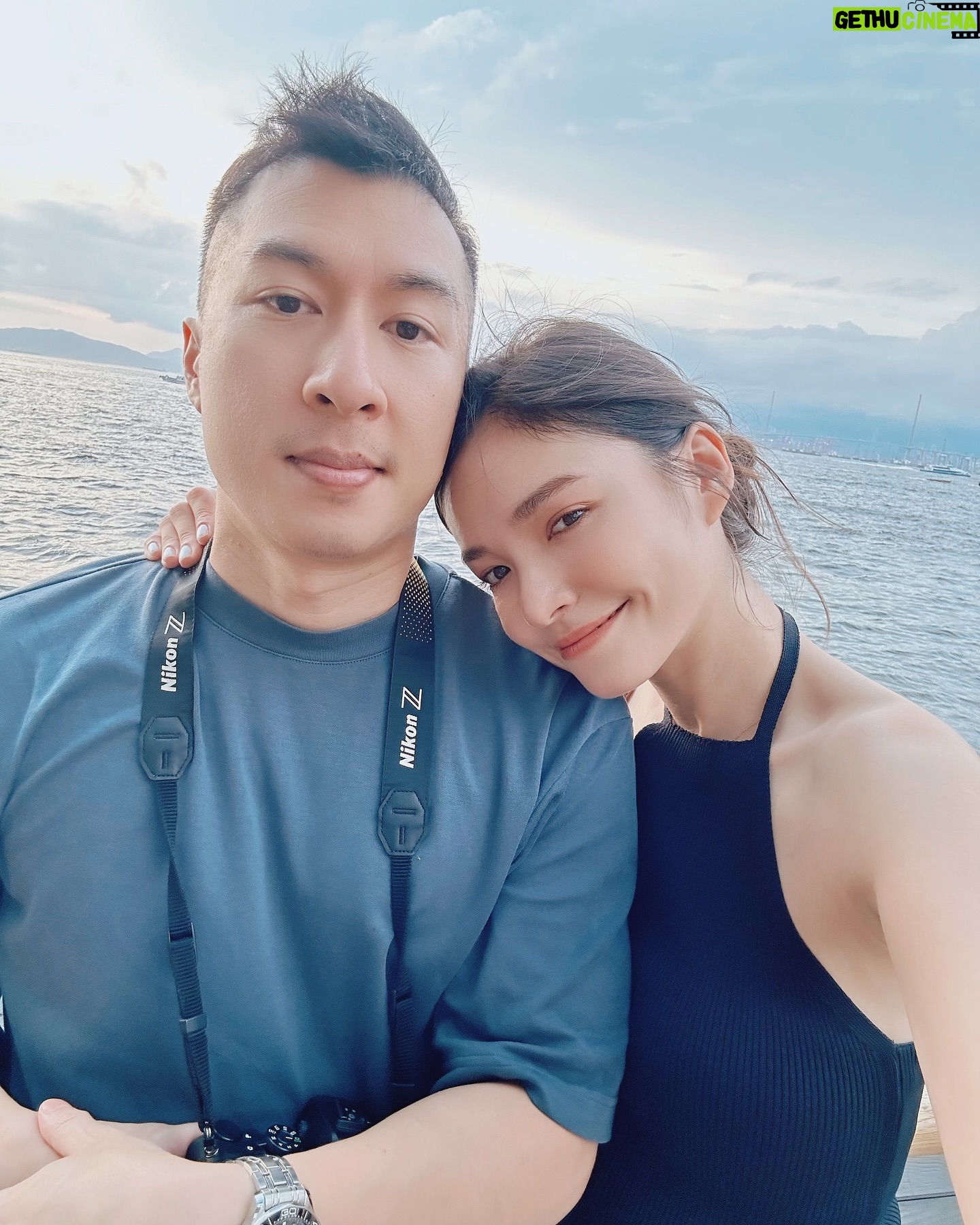Dara Hanfman - 2K Likes - 老公七夕情人節快樂❤️
當年保羅哥是在七夕跟我告白的,說什麼還是要過一下!
決定去很紅的堅尼地拍照吃飯慶祝
看最後一張人潮勸要來的人三思~
真是網美打卡點沒開玩笑🫠
這邊也祝所有人情人節快樂,我愛大家❤️❤️❤️
衣服都是 @misshanfman