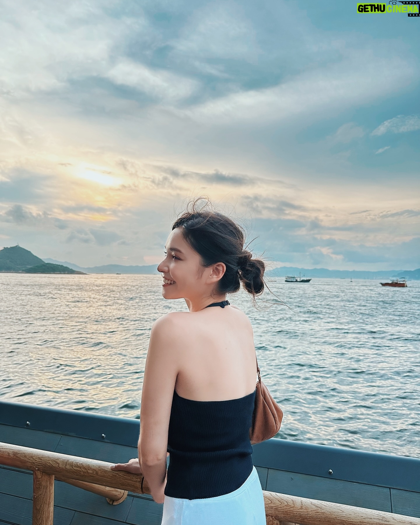 Dara Hanfman - 2K Likes - 老公七夕情人節快樂❤️
當年保羅哥是在七夕跟我告白的,說什麼還是要過一下!
決定去很紅的堅尼地拍照吃飯慶祝
看最後一張人潮勸要來的人三思~
真是網美打卡點沒開玩笑🫠
這邊也祝所有人情人節快樂,我愛大家❤️❤️❤️
衣服都是 @misshanfman