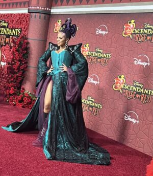 Dara Reneé Instagram - Uliana is HEREEEEE!!!!👻💜💋🐙 I’m so grateful I had the opportunity of designing my own dress with the help of @auntfunkyscloset who guided me every step!! Thank you Queen for helping me bring my villainous ideas TO LIFE!! Big shoutouts to @iamaraxilindsey who helped me create Art with my HAIRRR!!! Fun Fact!! The twists and turns of my hair were inspired by TENTACLES!! And thank you @rebekahaladdin for slayingggg my FACE!! Anddd Thank You to my Family who flew all the way from BALTIMORE TO SUPPORT ME!!! AND THANK YOU TO ALL OF MY MAGICAL FRIENDSSSS!!!Today was truly a special day for more reasons than one💜 For the first time in a long  time I felt beautiful 💞♥️ LOVE YOU ALL!!! And stream DESCENDANTS THE RISE OF REDDDDD!!!!!😆💞💐🔥🔥 #uliana