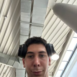 Dario Moccia Instagram - È fatta. Pokédex di Pokémon 151 in versione Master Ball Mirror Holo è finita. Grazie ai quei ragazzi dei due tour che mi hanno accompagnato in giro per negozi a cercarle come ai vecchi tempi.
