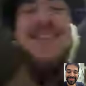 Dario Moccia Instagram - Finisce anche questo tour.
Nelle foto: io che canto al karaoke, io che spendo migliaia di euro nelle carte e me ne pento mentre la carta striscia, RosyRoss che asciuga @sonolamadame con le sue storie inutile sui turisti che smerdano gli asciugamani nel suo B&B, Sei che si carica la mattina (video che ha mandato ogni singola mattina nel gruppo Whatsapp del viaggio), io che chiamo @simonepanetty, una caramella carina di Mickey.