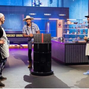 Darnell Ferguson Instagram - The ask… do you like your job?? Yes!!!! But I wish they gave me more hours lol they only give me one shift a week Tuesday at 9/8c on @foodnetwork @streamonmax #superchefgrudgematch #itainteasybeingsuper #foodnetwork #grudgeday #settlingbeef