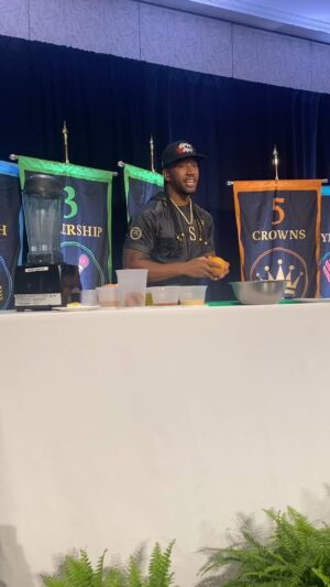 Darnell Ferguson Instagram - I enjoy being able to cook and share my testimony at the same time! Not many people have the opportunity to turn their buisness opportunities into ministry opportunities!! I’m thankful that God has done this with me!! And side note I’m better in person then TV lol #itainteasybeingsuper #superchef #blessed #thankful #ready