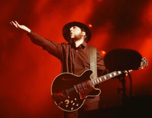 Daron Malakian Instagram - Grateful for you all. Thanks for the birthday love today.

📷: @heather.rival