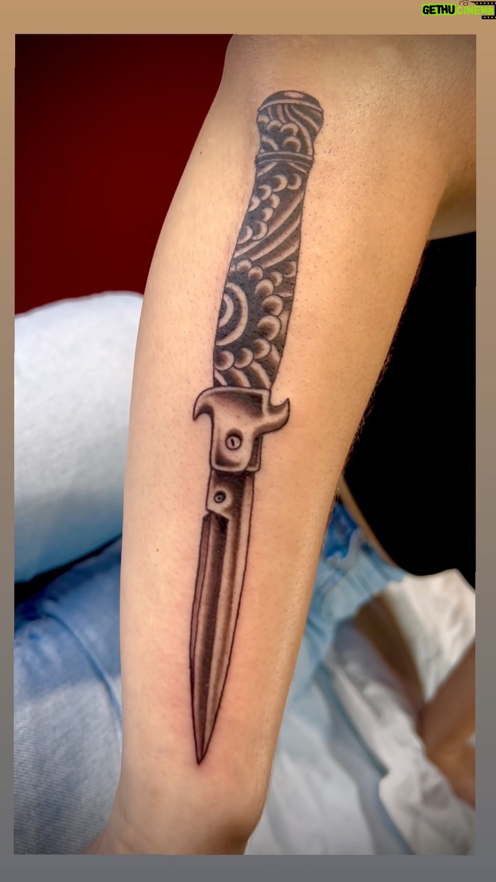 Darren Brass - 200 Likes - Don’t get cut 🔪🗡@brasscitytattoo this weekend … had a blast with this one ‼️BIG THANKS @haileighhp 🙏🏼👊🏼💯