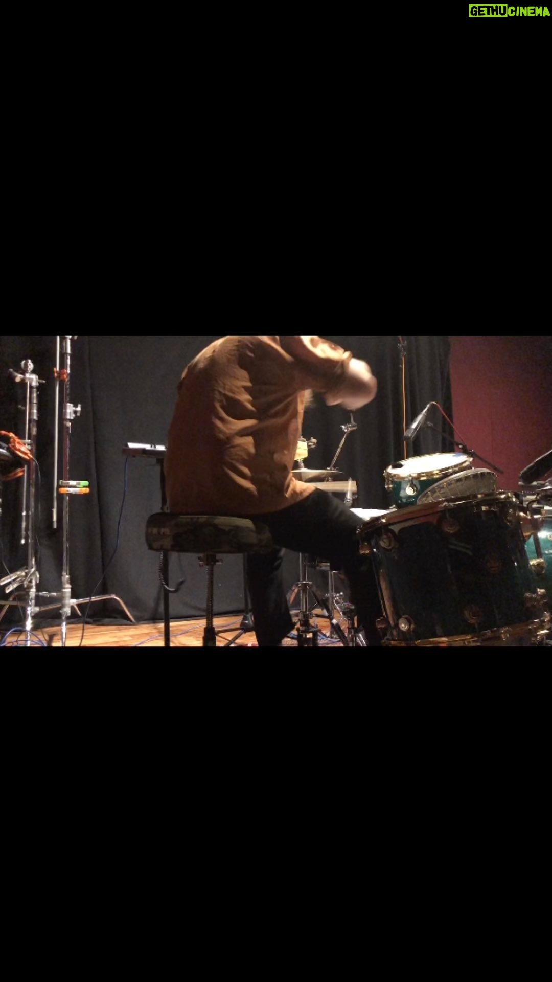 Darren King - 4K Likes - Here’s a lil’ beat from a recent session with producer extraordinaire @avedonmusic
