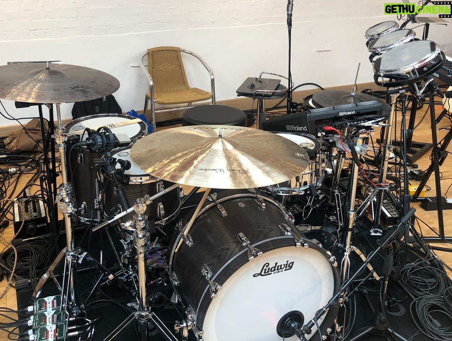 Darren King - 2.5K Likes - My kit got an upgrade. 🥵 @ludwigdrumshq
@istanbulagop
