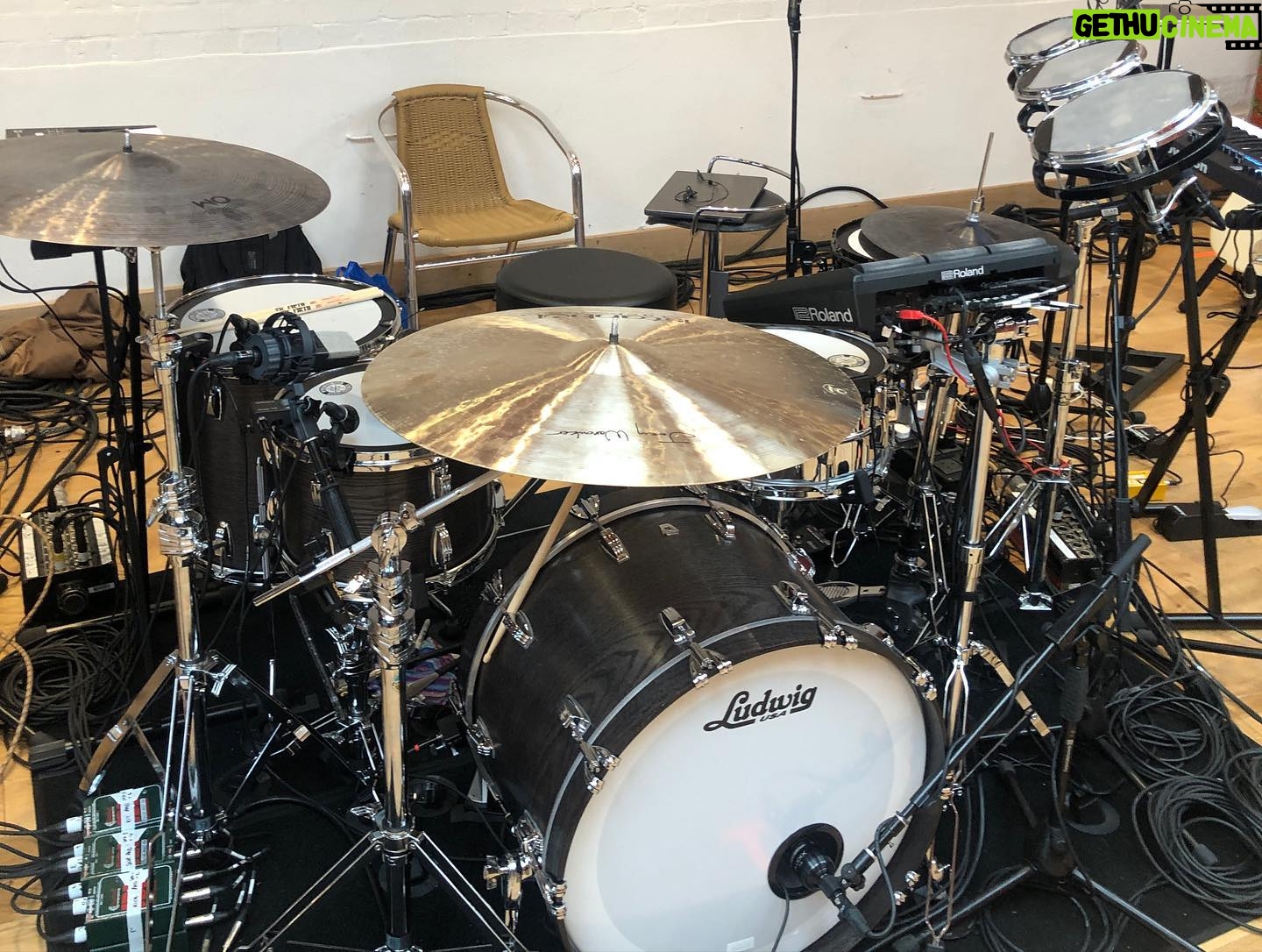 Darren King - 2.5K Likes - My kit got an upgrade. 🥵 @ludwigdrumshq
@istanbulagop