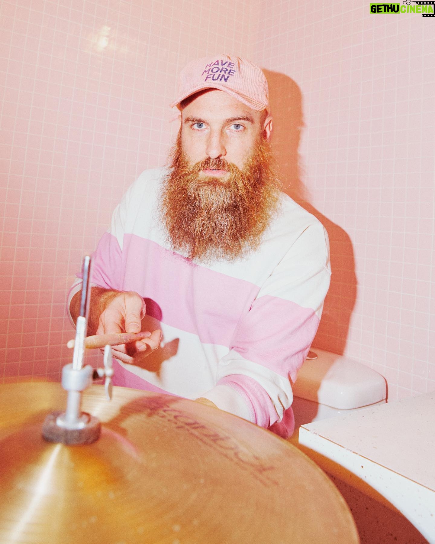 Darren King - 2.1K Likes - Have more fun.
Photo: @jessepaul
Bathroom: @nelson_drum_shop
(Gonna do a livestream right now if you wanna watch me work on my first solo record for a bit)