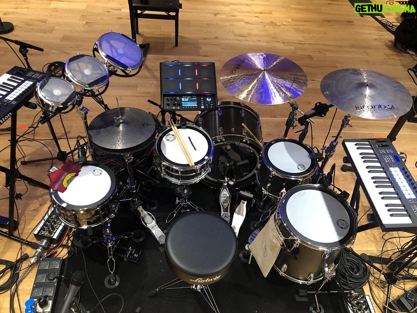 Darren King - 2.5K Likes - My kit got an upgrade. 🥵 @ludwigdrumshq
@istanbulagop