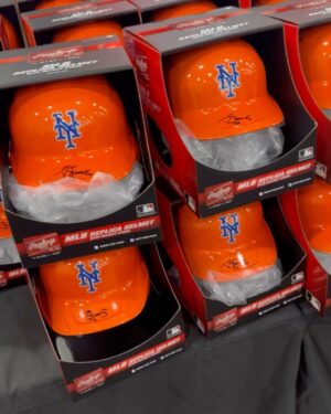 Darryl Strawberry Instagram - Being @fanaticsfest was an absolute delight! Great job @michaelrubin @fanatics @topps @meadchaskysports @jstraw05 @boyfromnewyorkcity @jim.simpson1