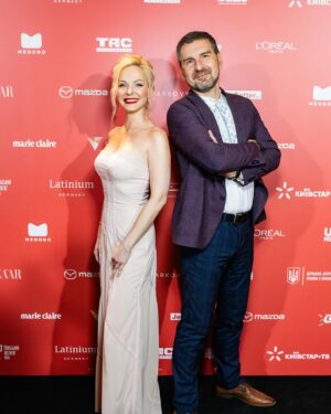 Daryna Trehubova Instagram - Закрили Одеський міжнародний кінофестиваль🏆

Дякую організаторам.
Дякую колегам. 
Дякую ЗСУ.

Кіно в Україні живе і розквітає попри все.

Вела закриття в українських брендах:
сукня @vavrysh_ua 
прикраси @solo_for_diamonds