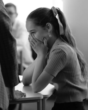 Daryna Trehubova Instagram - «Містер і Місіс Малишки» від @sferafilm_studio - цей проєкт я буду памʼятати довго!)
Не лише через класних акторів, команду і сценарій. А ще й тому, що це перший наш спільний серіал з Поліною, який вийде на ТБ (канал 2 2).

І вона грає не мою дочку!))) На другому фото - її чудова кінородина Малишків, а я граю їхню яскраву неоднозначну сусідку з кримінальним минулим (та ще й під домашнім арештом😝)

Як воно - працювати з донькою на майданчику? Так само, як і з іншими артистами. Ви створюєте іншу реальність, в якій ваші персонажі взаємодіють в рамках сценарію. Ну хіба що частіше обіймаєтесь і цілуєтесь😚

Пишіть в коментарях, якщо памʼятаєте акторку  Поліну Громову ще крихіткою у «Все буде добре», або щемливим дитям в «Щедрику»😉